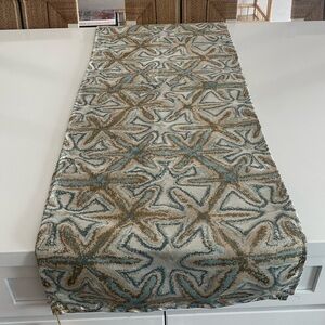NWT Beautiful beachy/coastal table runner